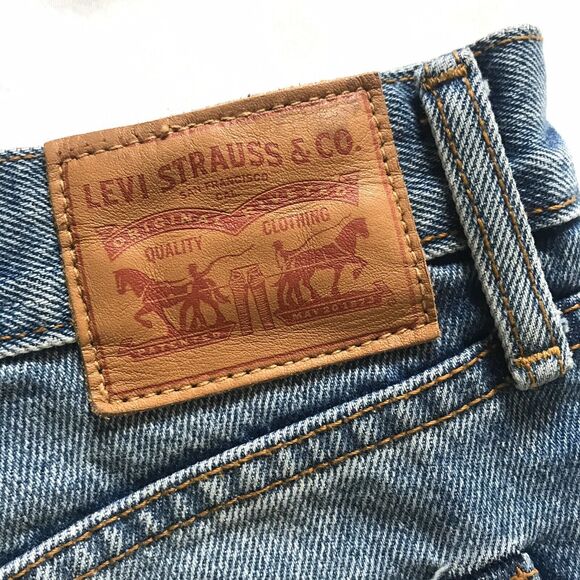 LEVI’S Size 25 Womens High Rise Wedgie Fit Button Fly Raw Hem Jean Shorts EEUC! - Picture 9 of 12